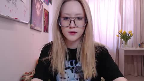 joan_kiss online show from March 7, 7:30 am