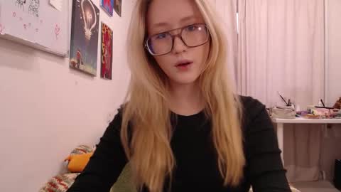 joan_kiss online show from November 18, 8:39 am