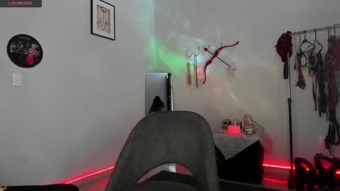 Joan online show from November 24, 3:33 pm