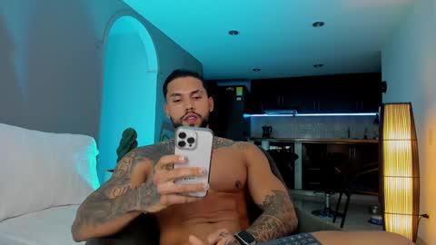 joe_esthetic online show from February 8, 2:04 am