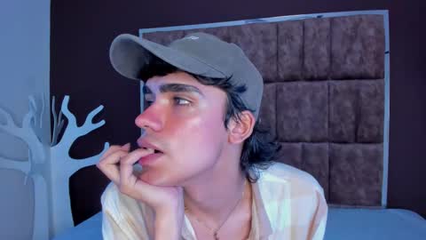 joecollins_ online show from November 18, 11:15 pm