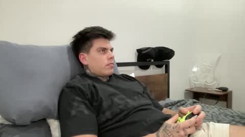 JAXX online show from December 7, 1:19 am