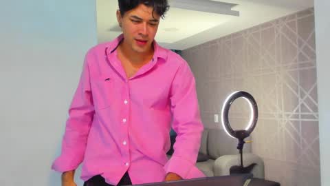 johnny_bravo777 online show from February 17, 3:47 am