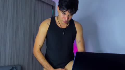 johnny_bravo777 online show from February 6, 6:29 am