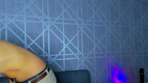 johnny_bravo777 online show from February 16, 4:42 am