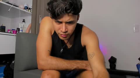 johnny_bravo777 online show from February 5, 3:45 am