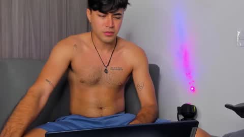 johnny_bravo777 online show from February 6, 3:27 am