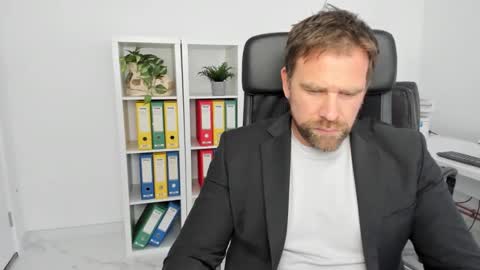 johnnydough82 online show from December 17, 8:12 am