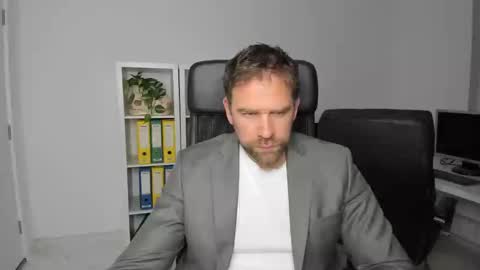 johnnydough82 online show from December 7, 5:43 am