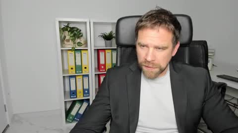 johnnydough82 online show from December 17, 5:07 am