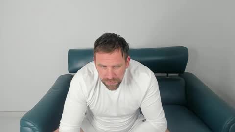 johnnydough82 online show from February 28, 5:04 am