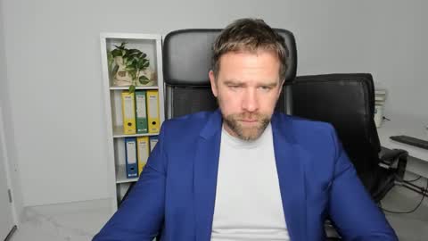 johnnydough82 online show from December 15, 5:23 am