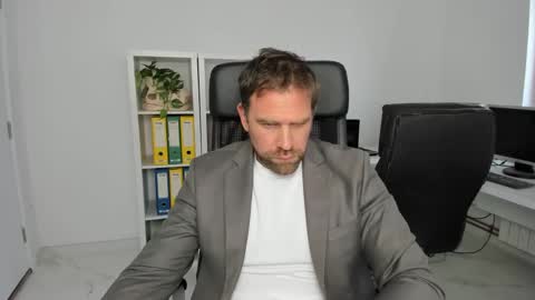 johnnydough82 online show from December 6, 9:16 am