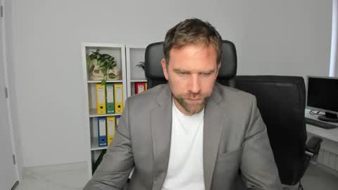 johnnydough82 online show from December 7, 8:49 am