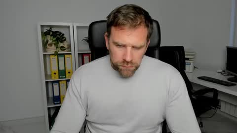 johnnydough82 online show from December 11, 8:47 am