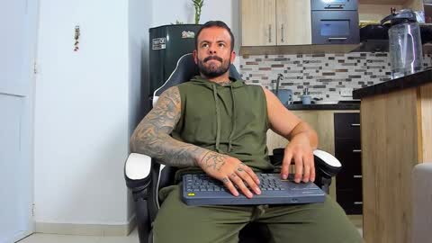 JOHNNY online show from December 5, 2:00 am