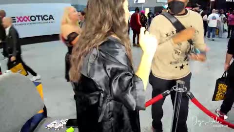    online show from October 25, 10:43 pm