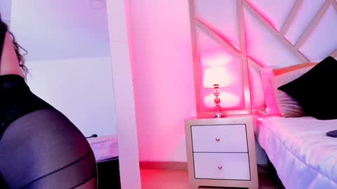 Pantyhose Queen online show from February 1, 2:05 am