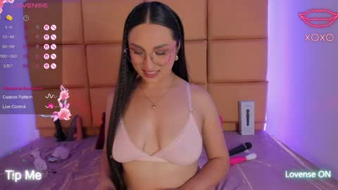 jolie_js online show from April 29, 8:46 pm