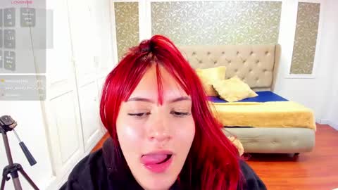 Snapshot of jolie_price chatting on March 10, 10:39 am Jolie price online show from March 10, 10:39 am