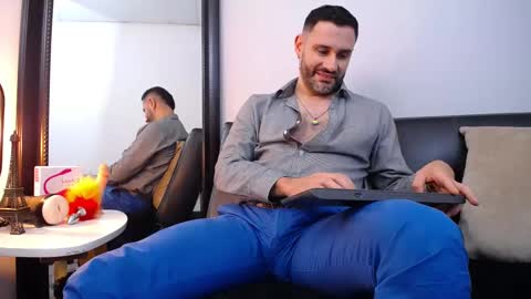  JONAS BEARD  online show from February 25, 10:42 pm