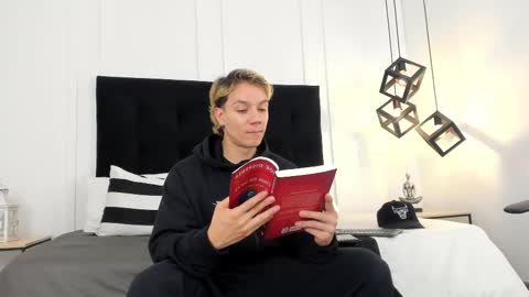 Jonathan Danielss  online show from February 12, 11:51 am
