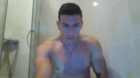 Snapshot of jonhdoe22 chatting on December 20, 3:21 pm Jonhdoe22 online show from December 20, 3:21 pm