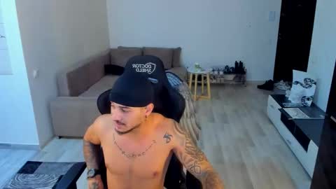 jonnyporn1 online show from October 17, 6:06 am