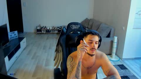 jonnyporn1 online show from November 19, 9:35 pm