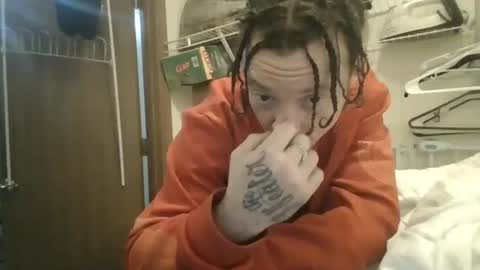 Snapshot of josephung1 chatting on January 9, 4:49 pm sissy josphine online show from January 9, 4:49 pm