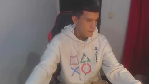 josue_linares online show from November 3, 4:46 am