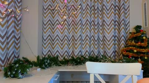 Hi i am Dana Welcome to my room online show from December 25, 12:37 pm