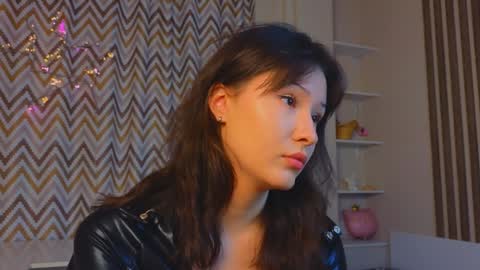 Hi i am Dana Welcome to my room online show from January 11, 8:21 pm