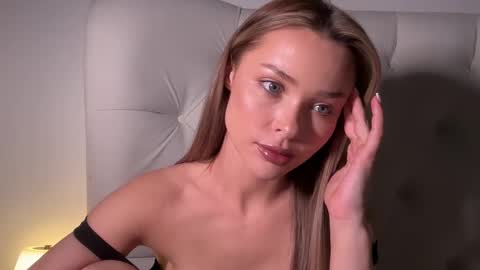 Jennie and Sophia online show from March 7, 6:30 pm