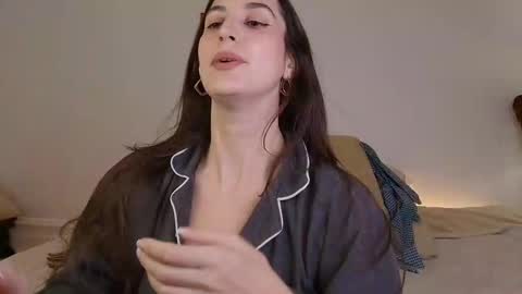 Jsmine  and sometimes Beaulooks online show from October 16, 8:18 pm