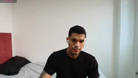 juan_gomez_1 online show from April 18, 9:48 pm
