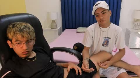 juan_saul1 online show from April 13, 9:41 pm