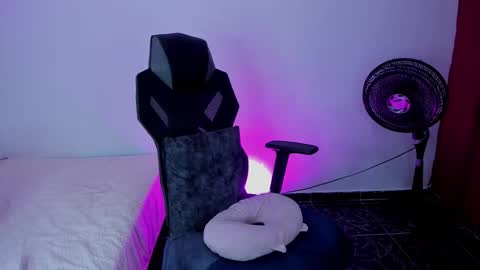 Juana Gate online show from December 19, 3:24 am