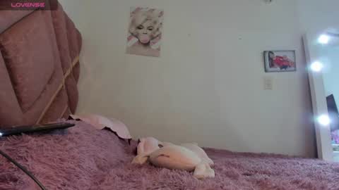 Juanita online show from June 19, 1:22 am