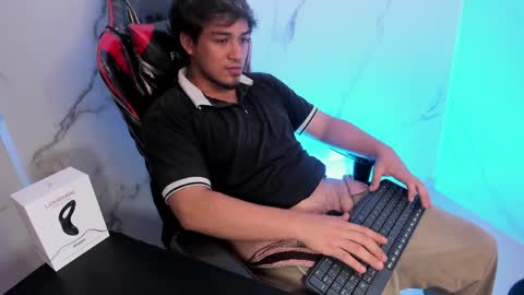 JUAN  online show from April 3, 7:04 am