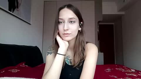 Hi Im Mia 18 years old online show from September 25, 10:44 am