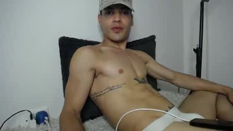 Snapshot of juicy_boy22 chatting on October 2, 4:00 am Miguel online show from October 2, 4:00 am