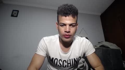 Snapshot of juicy_boy22 chatting on September 14, 11:28 pm Miguel online show from September 14, 11:28 pm
