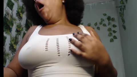 Snapshot of juicy_gold22 chatting on February 27, 7:19 am Mariagold online show from February 27, 7:19 am