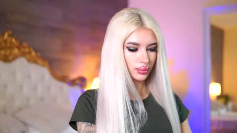 Snapshot of juicy_jessye chatting on March 2, 7:45 pm Jessye online show from March 2, 7:45 pm