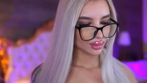 Snapshot of juicy_jessye chatting on September 16, 8:45 pm Jessye online show from September 16, 8:45 pm