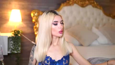 Snapshot of juicy_jessye chatting on February 15, 8:01 pm Jessye online show from February 15, 8:01 pm