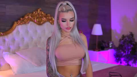 Snapshot of juicy_jessye chatting on September 13, 8:22 pm Jessye online show from September 13, 8:22 pm