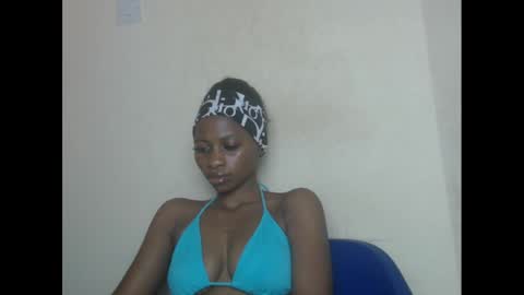 Snapshot of juicypiexx chatting on February 14, 3:33 am juicypiexx online show from February 14, 3:33 am