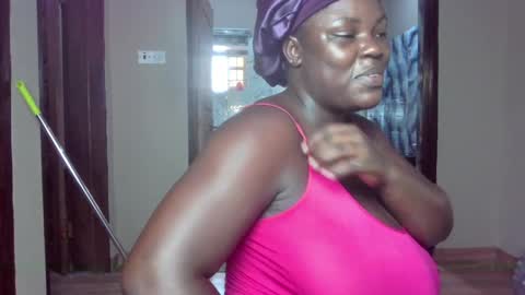 juicyxxxboobs online show from May 8, 1:39 pm